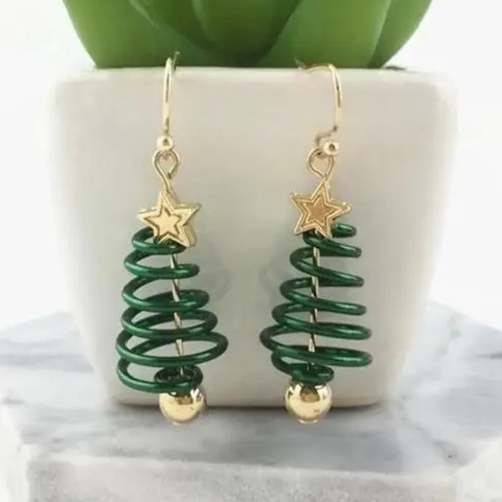 🎄Festive Gold and Green Spiral Tree Earrings - Picture 9 of 10